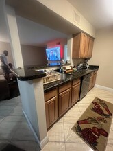 2460 NW 33rd St in Oakland Park, FL - Foto de edificio - Building Photo