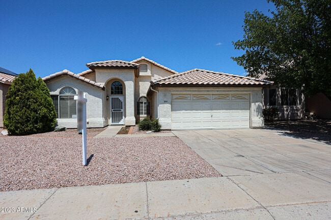 property at 2810 E Pontiac Dr