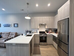 3757 N Sheffield Ave in Chicago, IL - Building Photo - Building Photo