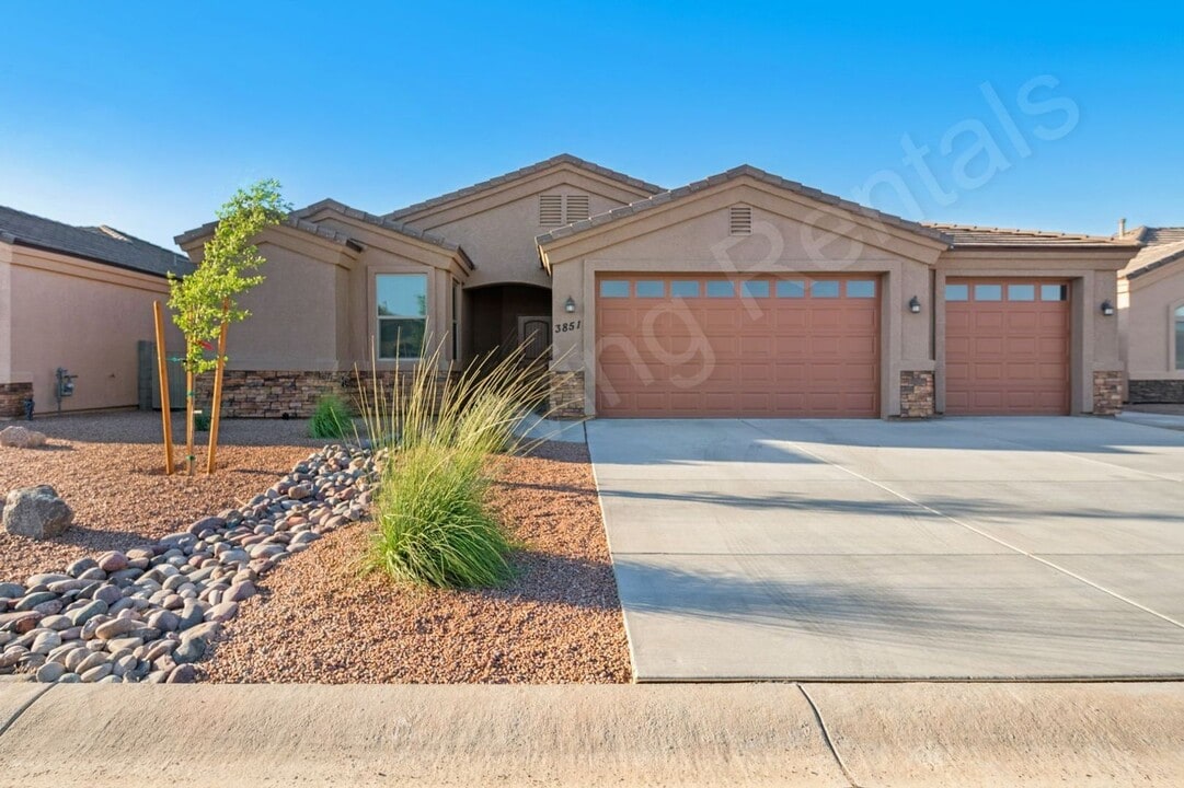 3851 E McVicar Ave in Kingman, AZ - Building Photo