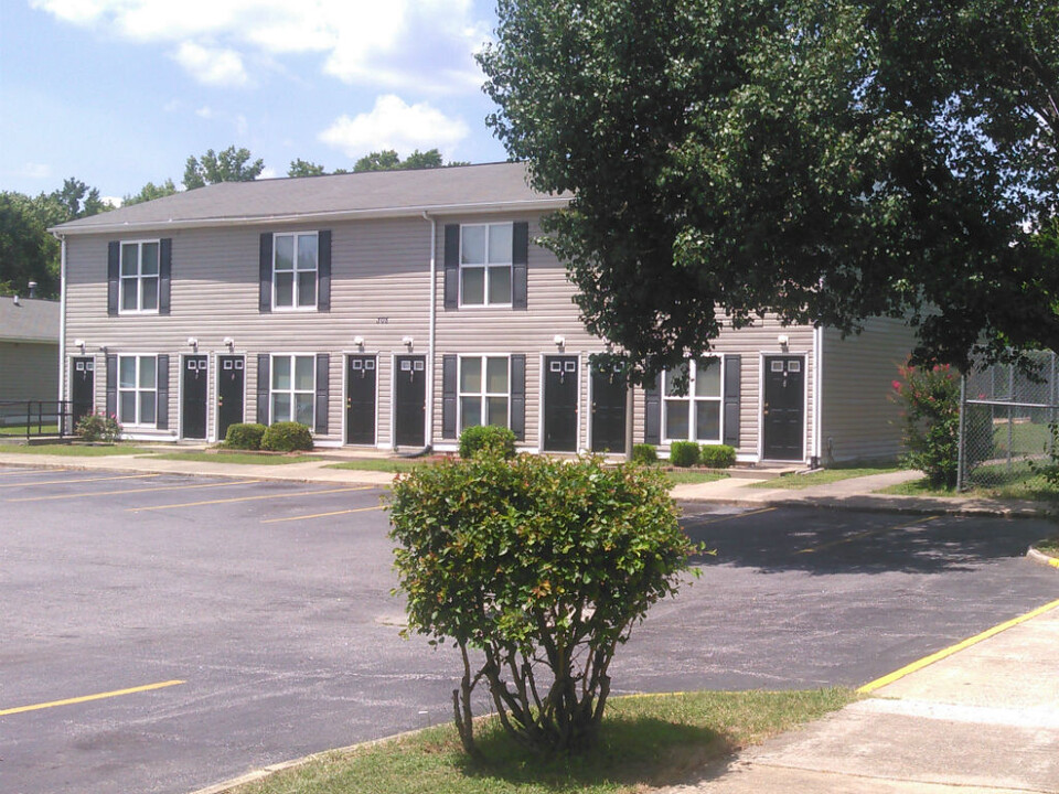 Reese Village Apartments in Emporia, VA - Foto de edificio