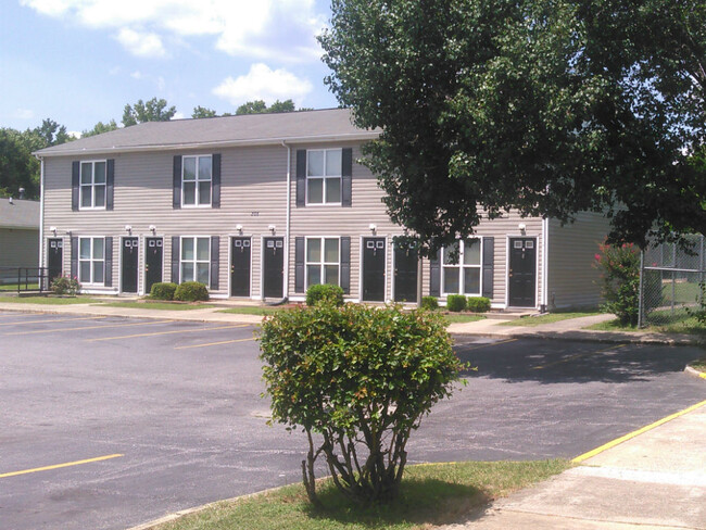 Reese Village Apartments in Emporia, VA - Building Photo - Building Photo