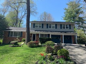 8310 Chivalry Rd in Annandale, VA - Building Photo