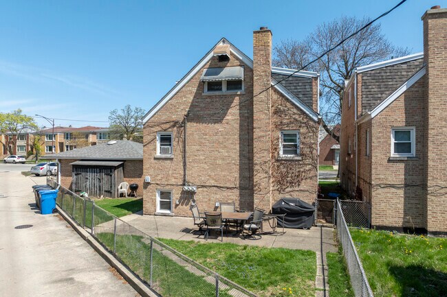 5840 N Nagle Ave in Chicago, IL - Building Photo - Building Photo
