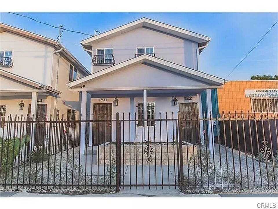10354 Wilmington Ave in Los Angeles, CA - Foto de edificio