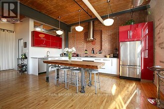 426-426 Queen St E in Toronto, ON - Building Photo - Building Photo