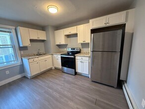 36 Oak St in Plymouth, MA - Building Photo - Building Photo