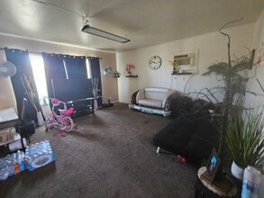 728 Illinois Ave in Los Banos, CA - Building Photo - Building Photo