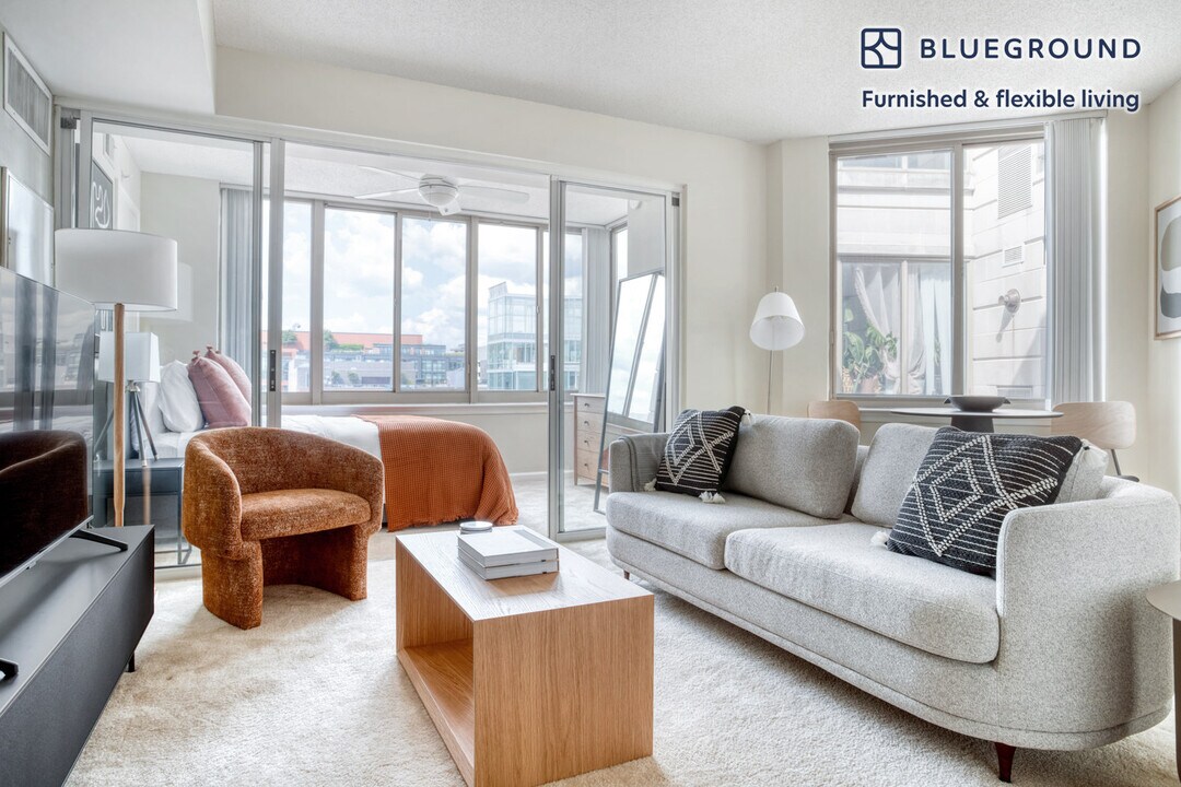 450 Massachusetts Ave NW, Unit SI FL13-ID4 in Washington, DC - Building Photo