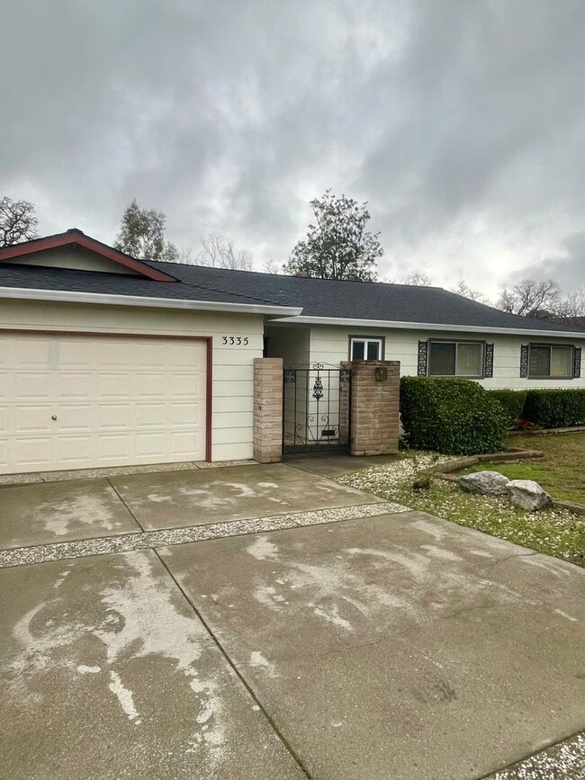 3335 Panorama Dr in Redding, CA - Building Photo - Building Photo