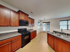 6486 Stonelake Pl SW in Atlanta, GA - Foto de edificio - Building Photo