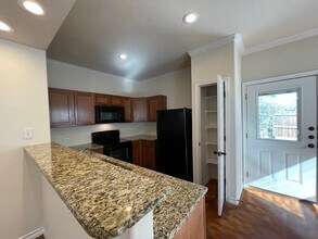 6323 Melanzane Ave in San Antonio, TX - Building Photo - Building Photo