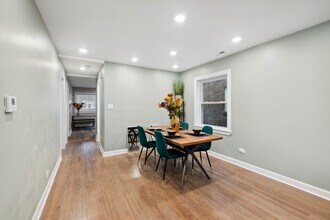 5565 W Gladys Ave in Chicago, IL - Building Photo - Building Photo