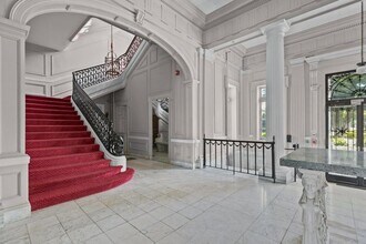 553 Bellevue Ave in Newport, RI - Building Photo - Building Photo