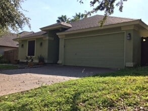 316 Cinnamon Teal Loop in Laredo, TX - Building Photo - Building Photo