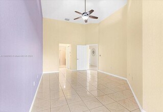 7620 S Aragon Blvd in Sunrise, FL - Building Photo - Building Photo