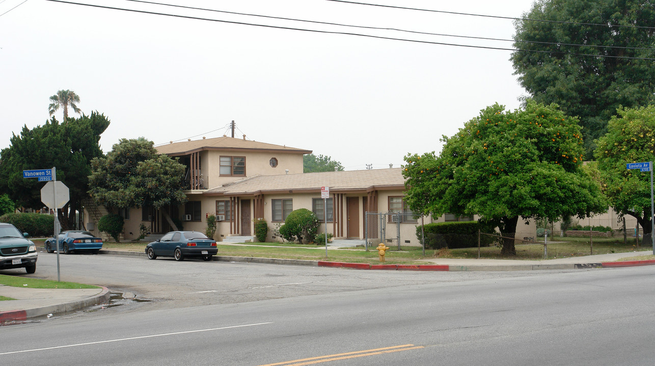 16004 Vanowen St in Van Nuys, CA - Building Photo