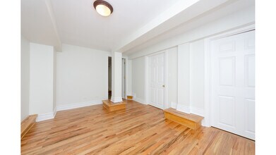 944 W Montana St, Unit garden in Chicago, IL - Foto de edificio - Building Photo