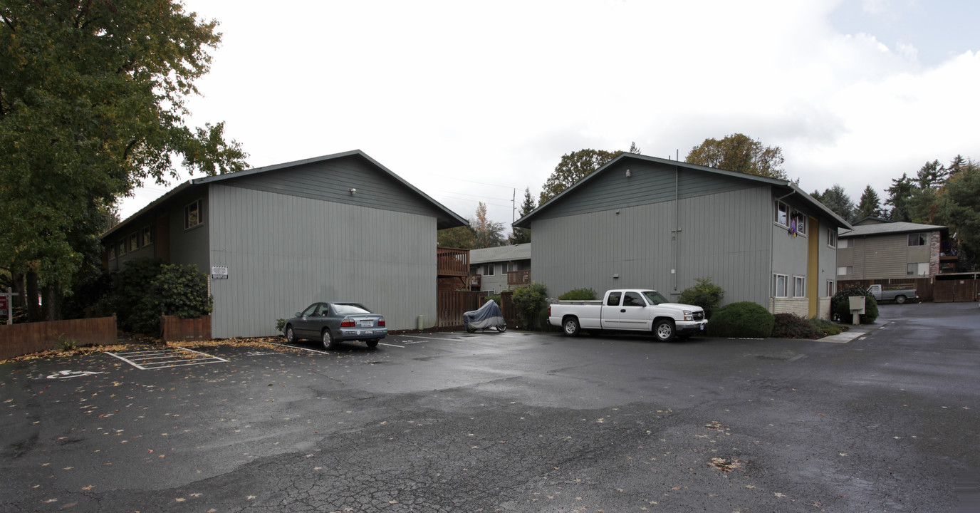 Washington Court Condominums in Beaverton, OR - Building Photo