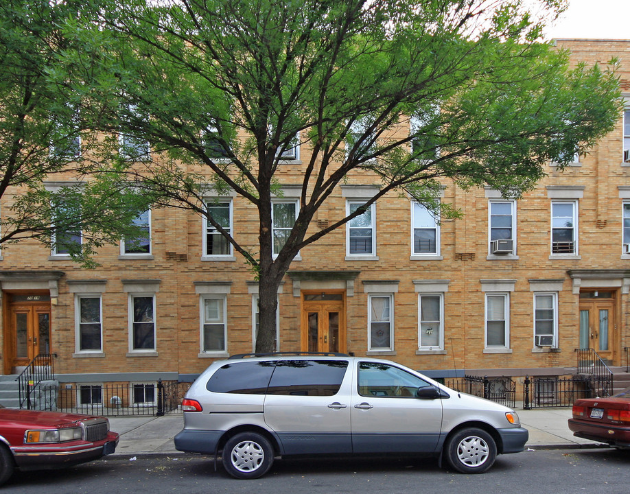 70-21 66th St in Glendale, NY - Building Photo