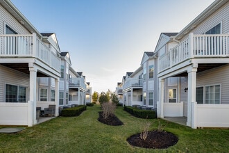 The Seasons at Seaford in Seaford, NY - Building Photo - Building Photo
