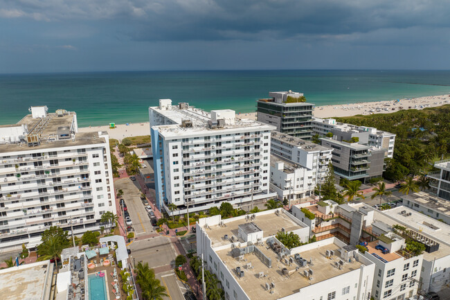 Ocean Point Condominium in Miami Beach, FL - Foto de edificio - Building Photo