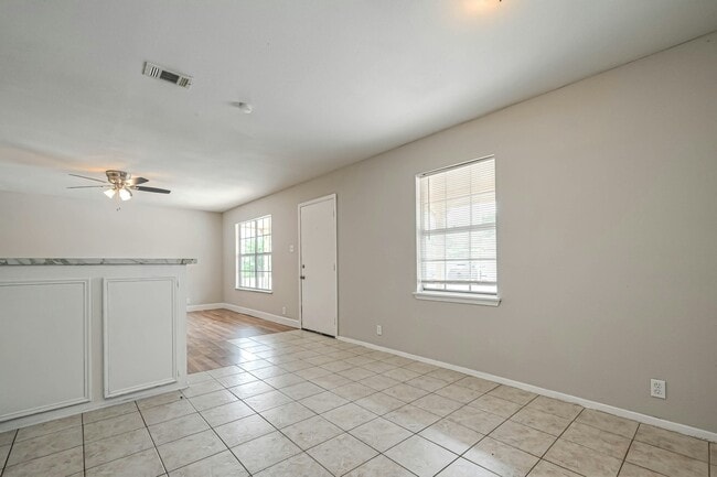 8430 Round Rock Dr in Houston, TX - Building Photo - Building Photo