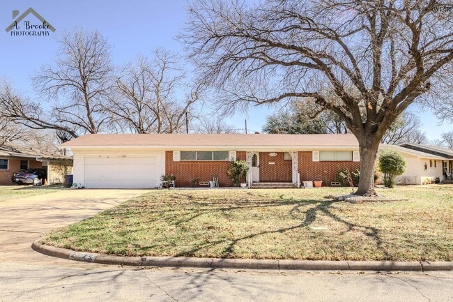 property at 2725 Devon Rd