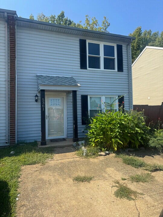 5361 Grand Lake Crescent in Virginia Beach, VA - Building Photo