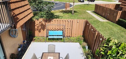 2556 Lakeview Ct in Hollywood, FL - Building Photo - Building Photo