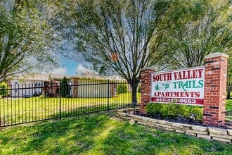 South Valley Apartments in Springfield, MO - Building Photo - Building Photo