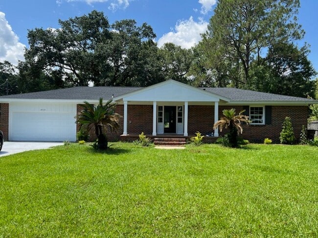 property at 4113 E Canal Cir