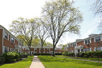 Brownstone and Main Union Apartments in Little Falls, NJ - Building Photo - Building Photo