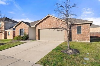 327 Gypsum Ln in Glenn Heights, TX - Building Photo - Building Photo