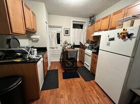 221 Hanover St, Unit 27 in Boston, MA - Building Photo
