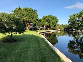 1950 N Andrews Ave, Unit Manor Grove Condo in Wilton Manors, FL - Building Photo