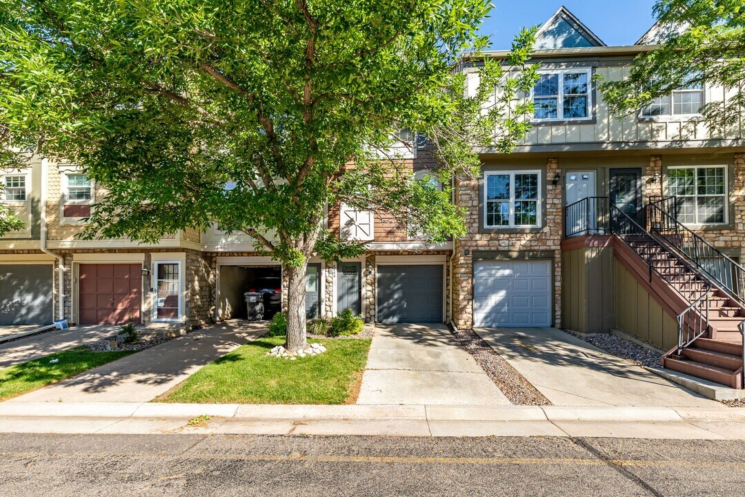 8066 S Columbine Ct in Centennial, CO - Building Photo