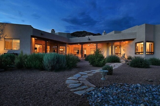 8 E Longview Dr in Santa Fe, NM - Building Photo - Building Photo