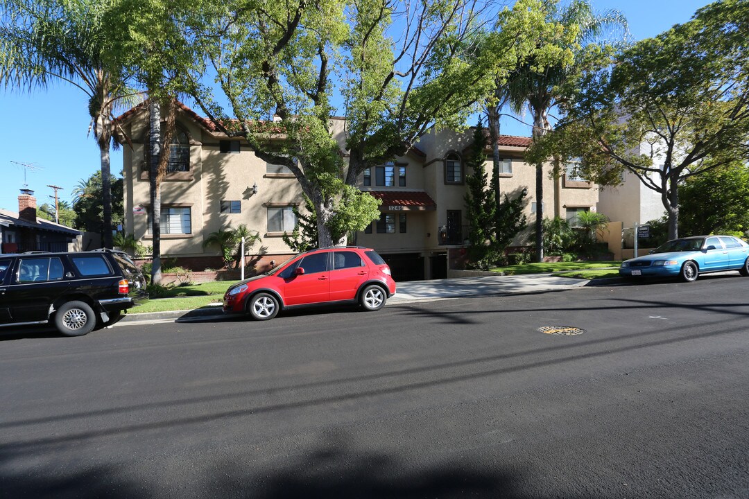 1245 Orange Grove Ave in Glendale, CA - Building Photo