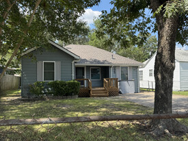 125 Pomeroy Ave in Pasadena, TX - Building Photo