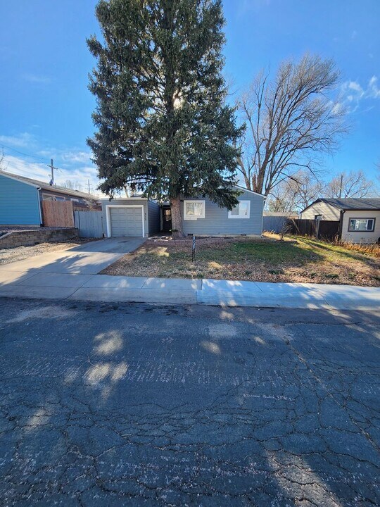 313 Redwood Dr in Colorado Springs, CO - Building Photo