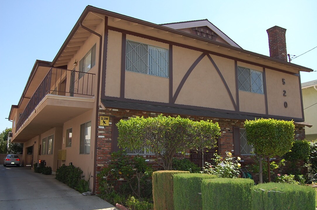 520 E Maple St in Glendale, CA - Building Photo