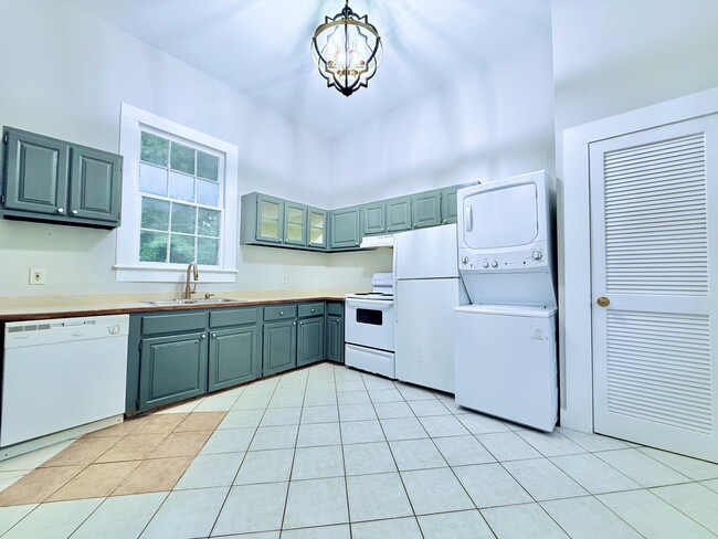 1010 Dauphin St, Unit B in Mobile, AL - Building Photo - Building Photo