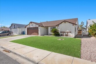 720 Skipjack Dr in Henderson, NV - Building Photo - Building Photo