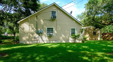 9323 Gene St in Needville, TX - Building Photo - Building Photo