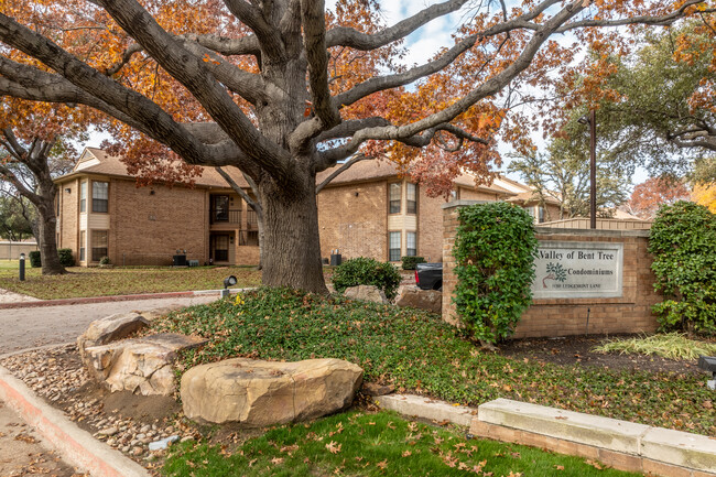 Valley of Bent Tree Condominiums in Addison, TX - Building Photo - Building Photo