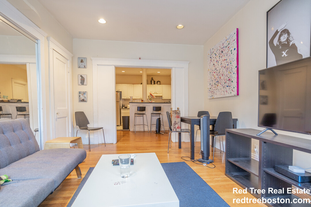 94 Pleasant St, Unit 2 in Brookline, MA - Foto de edificio