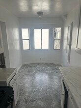 6611 1/2 Brynhurst Ave, Unit 6611 in Los Angeles, CA - Building Photo - Building Photo