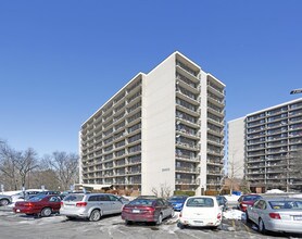 McDonnell Tower in Southfield, MI - Foto de edificio - Building Photo