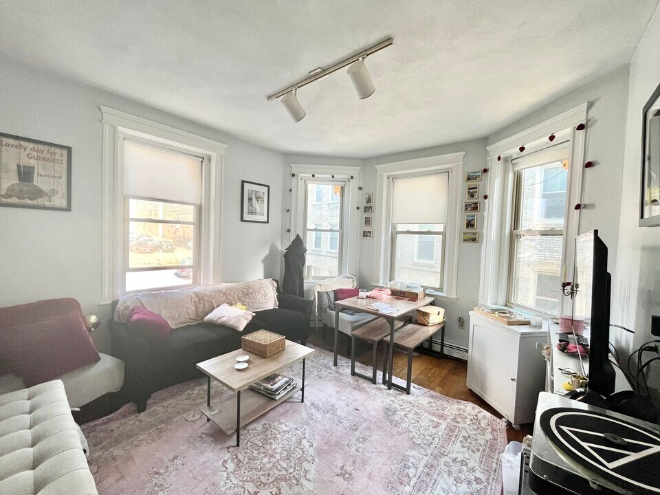 9 Colborne Rd, Unit 9 in Boston, MA - Building Photo